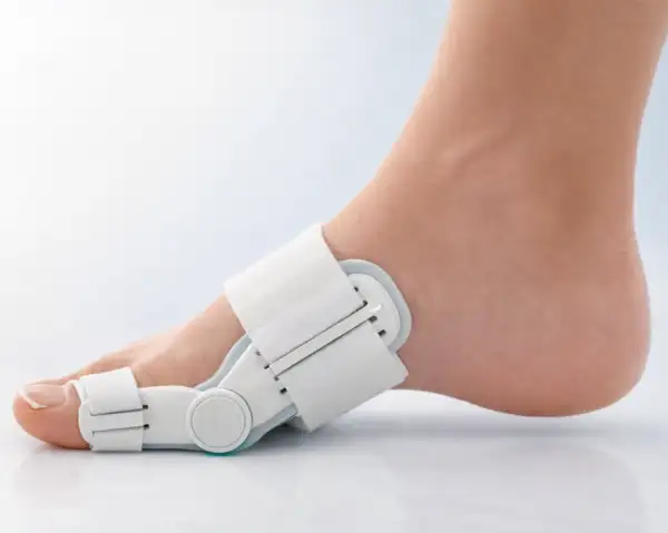 Correttore per alluce valgo (ortesi) per riallineamento dell’alluce e trattamento conservativo